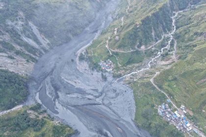 Enchente deixa mais de 100 estrangeiros ilhados no Nepal