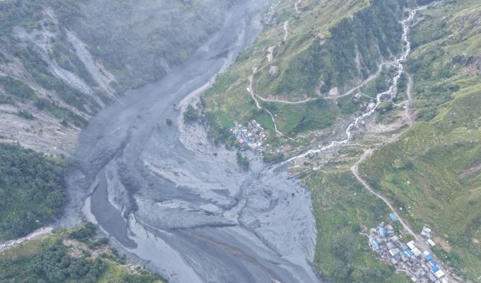 Enchente deixa mais de 100 estrangeiros ilhados no Nepal