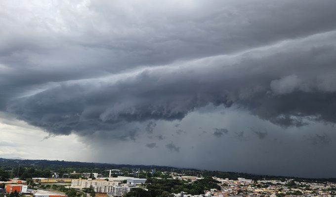Paraná recebe novo alerta laranja de tempestades com granizo e ventos de até 100 km/h; veja previsão do tempo