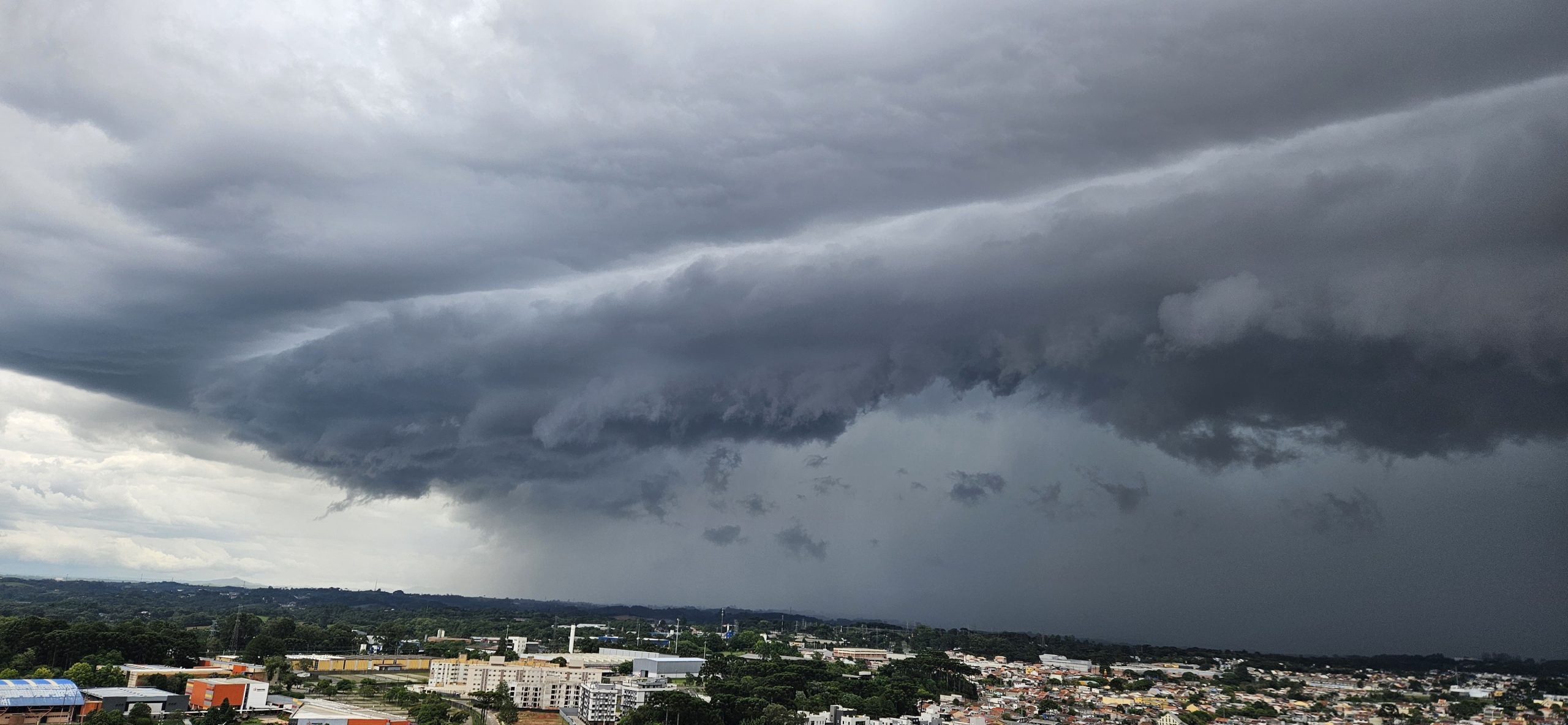 Paraná recebe novo alerta laranja de tempestades com granizo e ventos de até 100 km/h; veja previsão do tempo