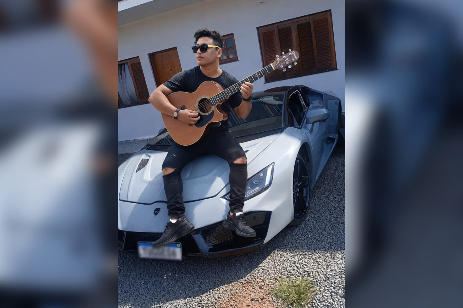 Cantor sertanejo leva quase quatro anos e gasta R$ 80 mil na fabricação de carro para divulgar carreira: ‘Me chamavam de doido’