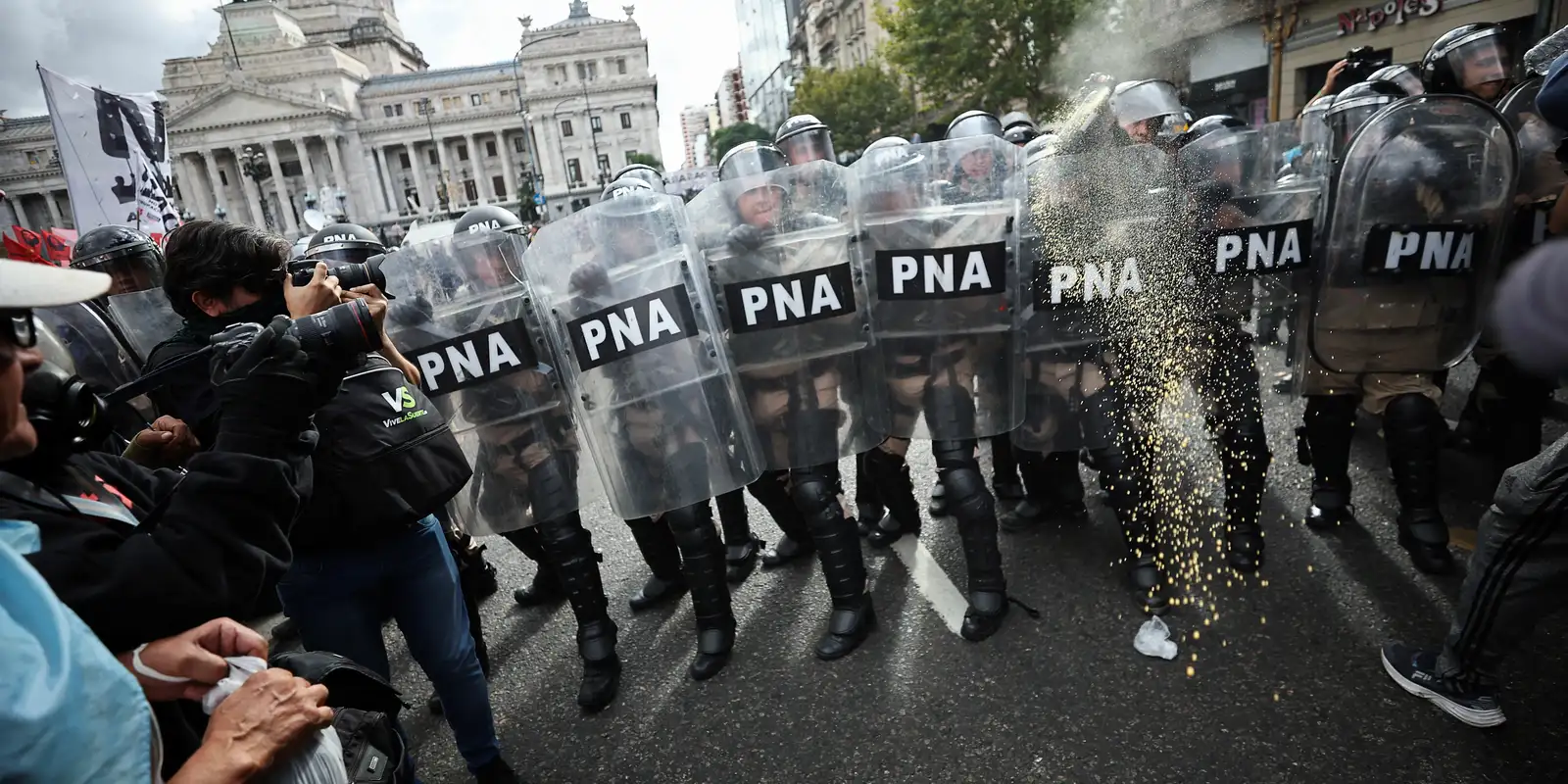 Ajuste de Milei reduz número de novos aposentados em 53% na Argentina