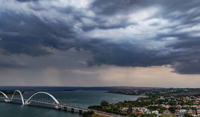 Chuvas diminuem no país, mas temporal persiste na Região Sul