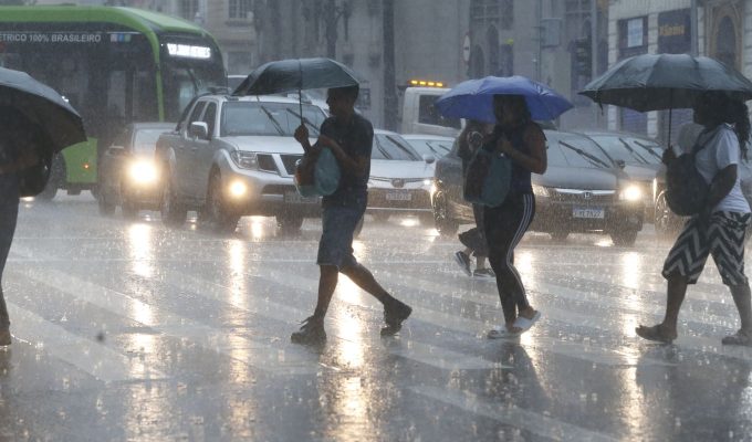 Defesa Civil alerta para chuvas fortes no estado de SP