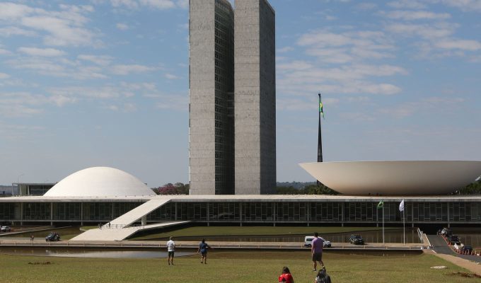 Calendário especial pode acelerar votação da PEC do fim da escala 6×1