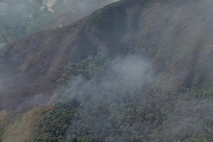 Incêndio atinge Morro do Pires, em Nova Lima, e mobiliza bombeiros e brigadistas