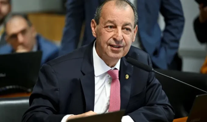 Omar Aziz (PSD) tem 51%, ante 37% de Maria do Carmo (PL) no Amazonas, mostra Quaest