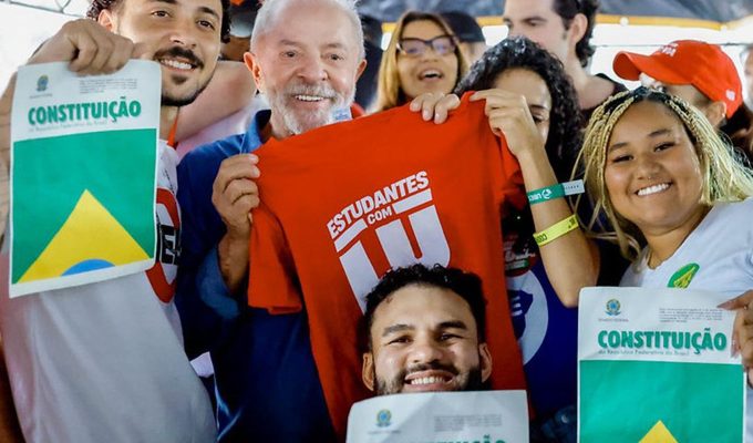 Lula garante versão universitária do “Pé de Meia” caso seja reeleito