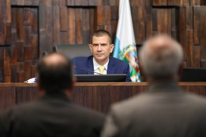 Douglas Ruas vai votar como presidente da Alerj orçamento que pretende executar como governador