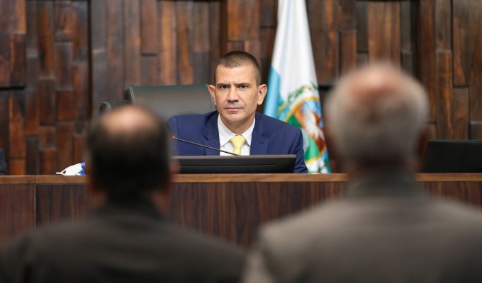 Douglas Ruas vai votar como presidente da Alerj orçamento que pretende executar como governador