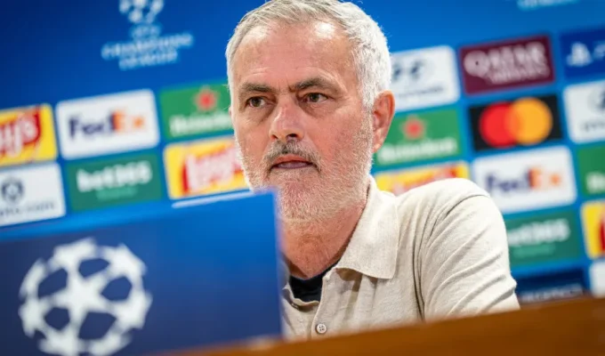 Mourinho causa polêmica e é acusado de não conhecer regras do futebol