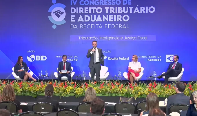 Durigan defende Receita como plataforma de inteligência do Estado