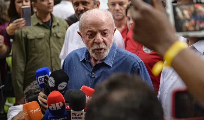 Meta diz ter tomado medidas, mas continua criando imagens sobre Flávio e não sobre Lula