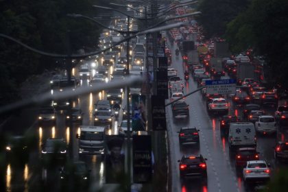 Chuva alaga ruas do centro e deixa um morto na zona norte de São Paulo
