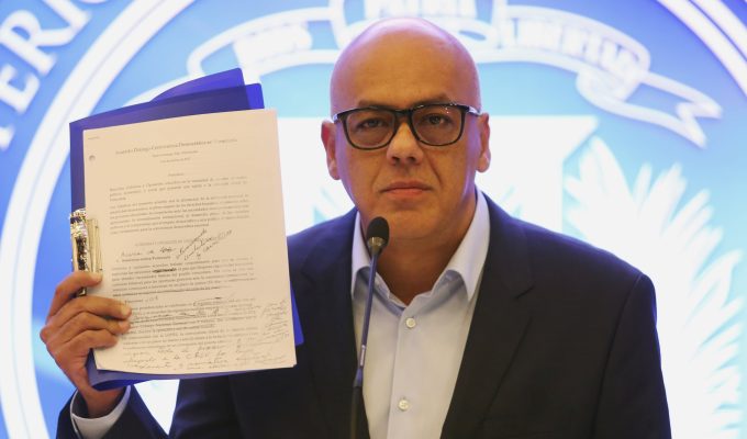 Governo Trump retira sanções contra irmão da presidente interina da Venezuela
