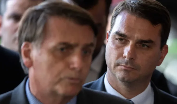 Flávio Bolsonaro propôs fim de proteção à área onde pai foi multado por pesca ilegal