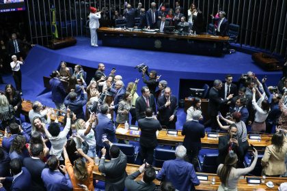 Senado aprova fim da escala 6×1 e redução da jornada de trabalho