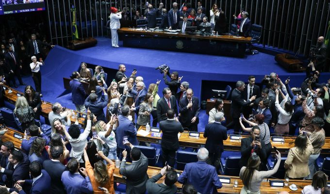 Senado aprova fim da escala 6×1 e redução da jornada de trabalho