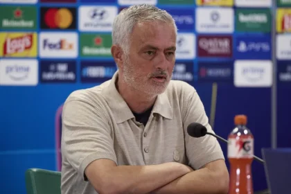 Mourinho se revolta com punição a Vini Jr.: “Sem vergonha”