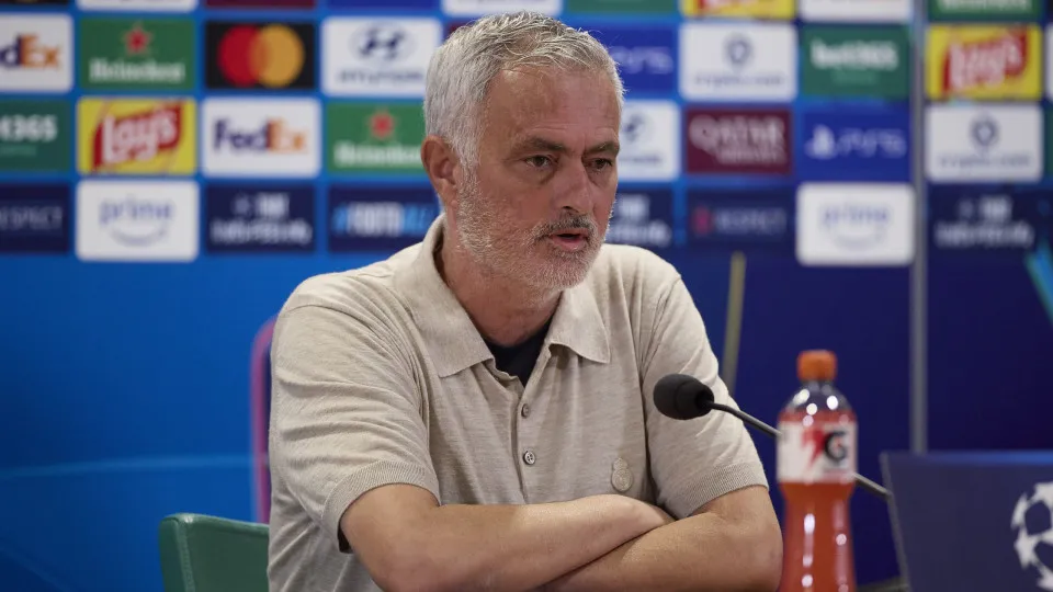 Mourinho se revolta com punição a Vini Jr.: “Sem vergonha”