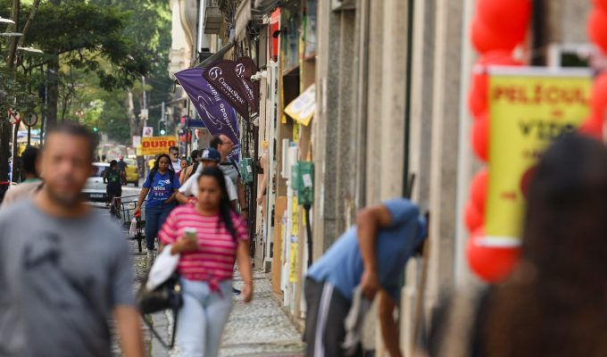 Fim da escala 6×1 traz esperança de mais tempo para família e saúde