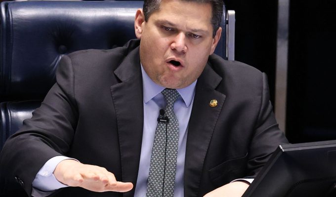 Alcolumbre vai promulgar fim da escala 6×1 nesta sexta