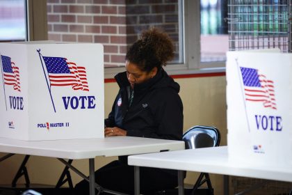 Governo Trump processa Califórnia para barrar voto de 20 mil pessoas que alega não serem cidadãos