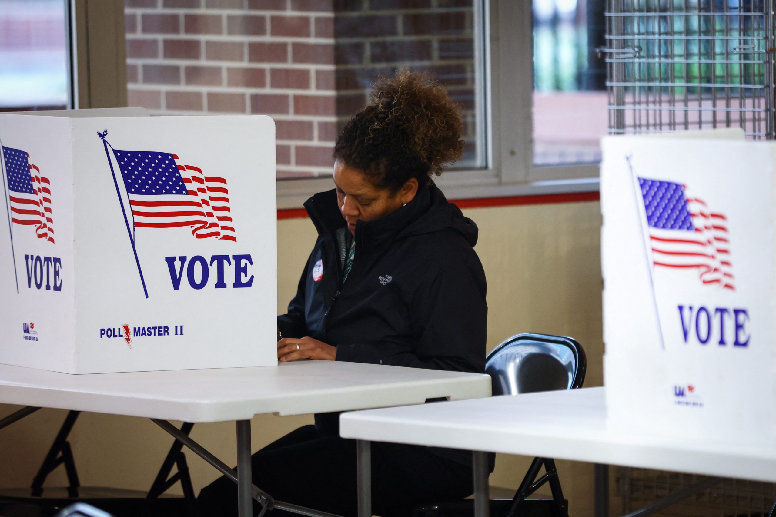 Governo Trump processa Califórnia para barrar voto de 20 mil pessoas que alega não serem cidadãos