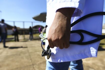 Congresso aprova exame obrigatório para exercício da medicina
