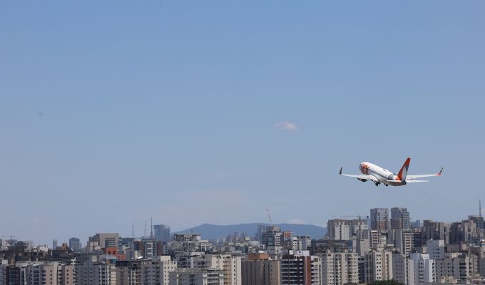 Anac estabelece regras mais restritivas para aviação em Congonhas (SP)