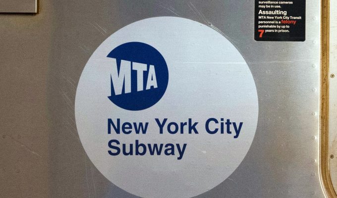 Homem é morto a tiros em plataforma de metrô de Manhattan, em Nova York