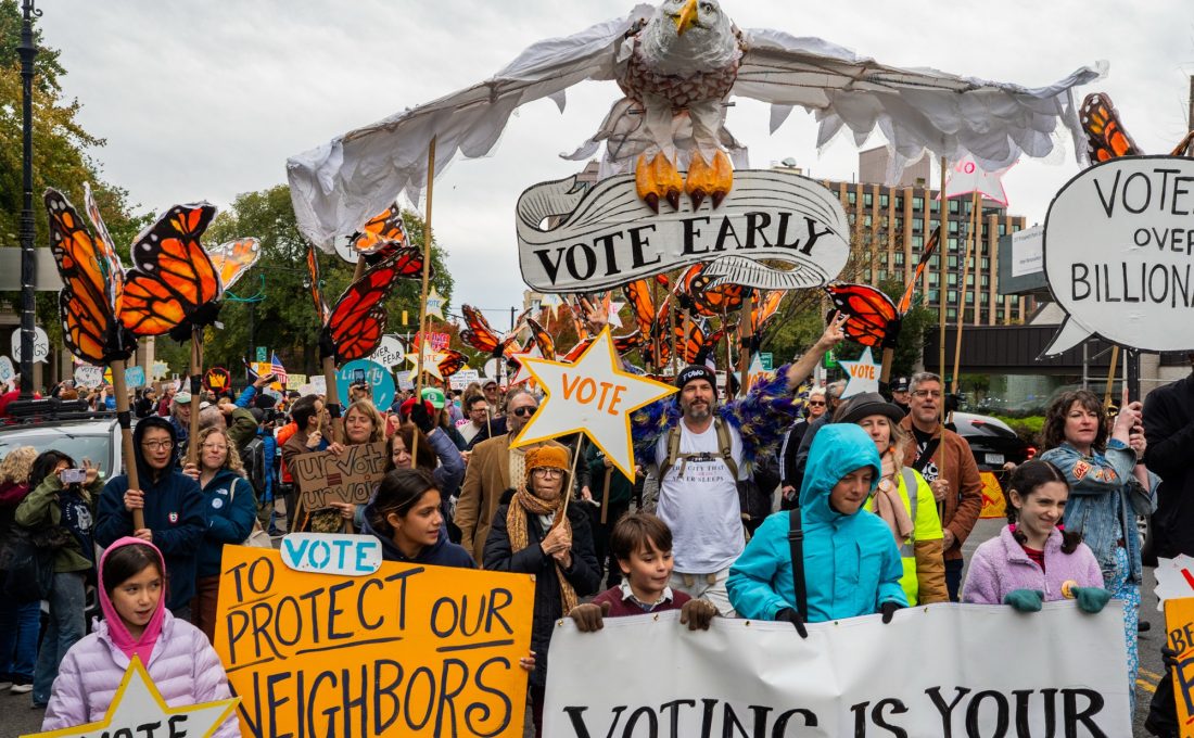 Protestos contra Trump pedem voto antecipado nos EUA antes das eleições de meio de mandato