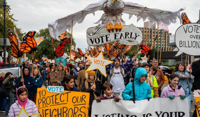 Protestos contra Trump pedem voto antecipado nos EUA antes das eleições de meio de mandato