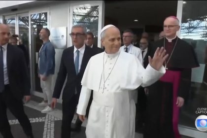 Papa recebe alta do hospital depois de cirurgia para remover câncer no pulmão