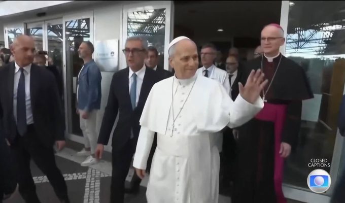 Papa recebe alta do hospital depois de cirurgia para remover câncer no pulmão