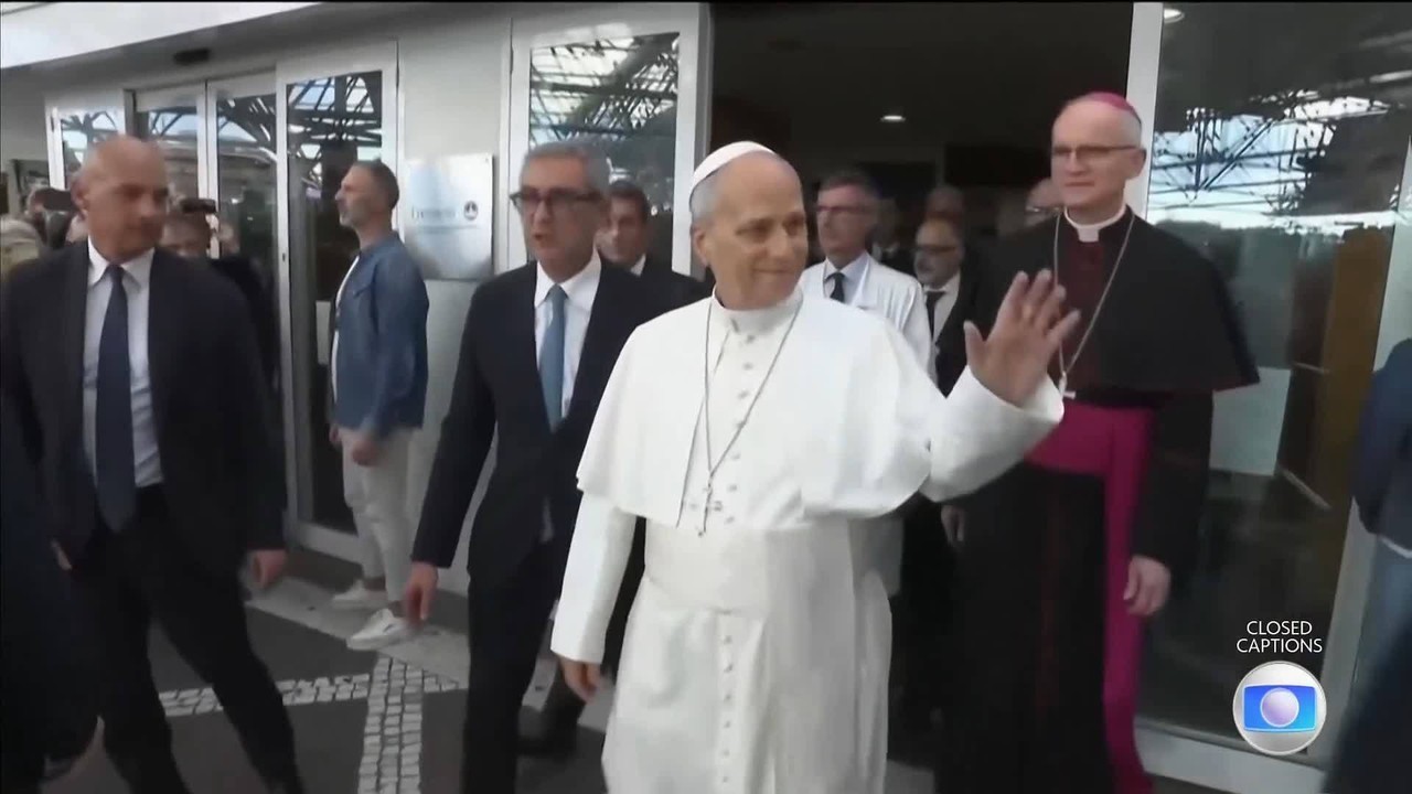 Papa recebe alta do hospital depois de cirurgia para remover câncer no pulmão