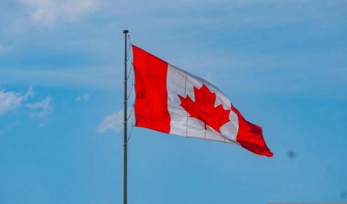 Incêndio em base militar no Canadá deixa mortos e feridos