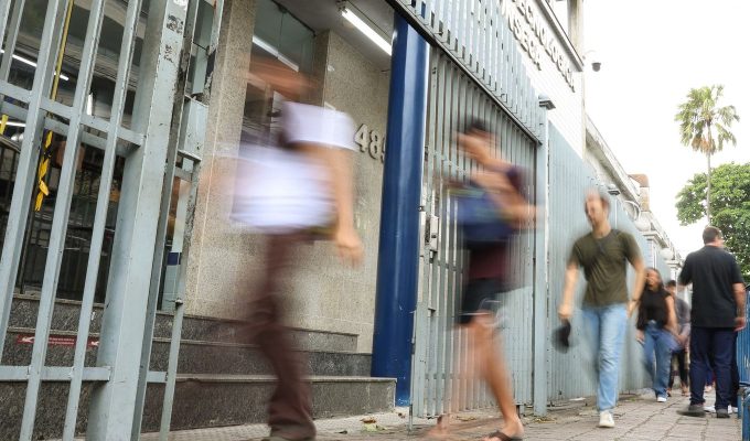 Termina neste domingo prazo escolher idioma da prova do Enem 2026