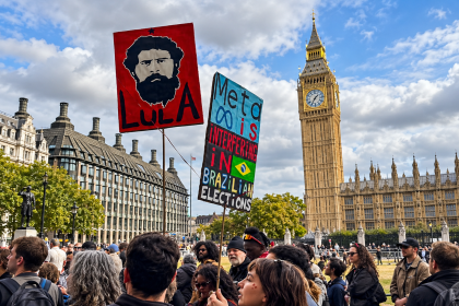 Brasileiros se reúnem em Londres em defesa da democracia e em apoio a Lula