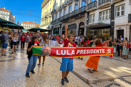 Lisboa é Lula! Milhares vão às ruas da capital portuguesa em apoio à reeleição