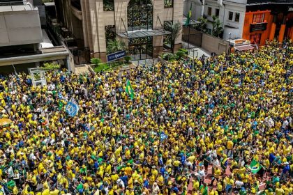 Campanha de Flávio Bolsonaro realiza manifestação na Paulista