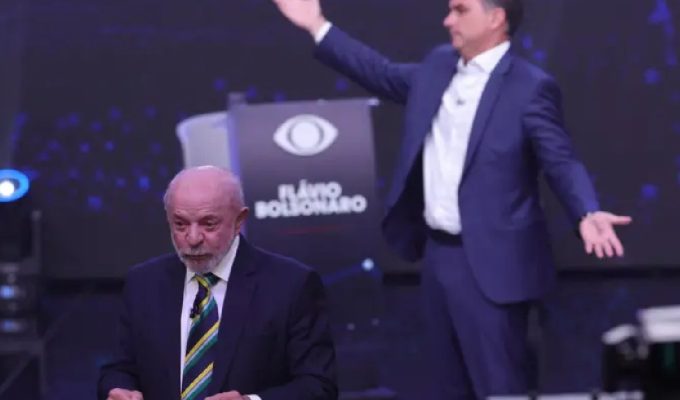 ‘Caótico’ e ‘tenso’: o que imprensa internacional disse sobre debate entre Lula e Flávio Bolsonaro