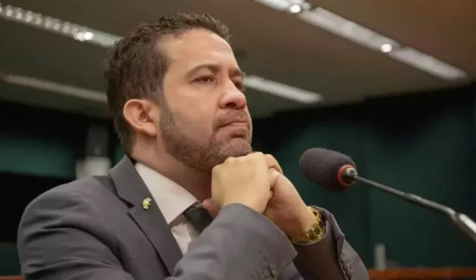 André Janones é internado na UTI após debate entre Lula e Flávio