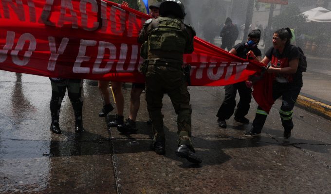 Chile prende 110 pessoas em protestos no aniversário da ‘revolta social’ de 2019