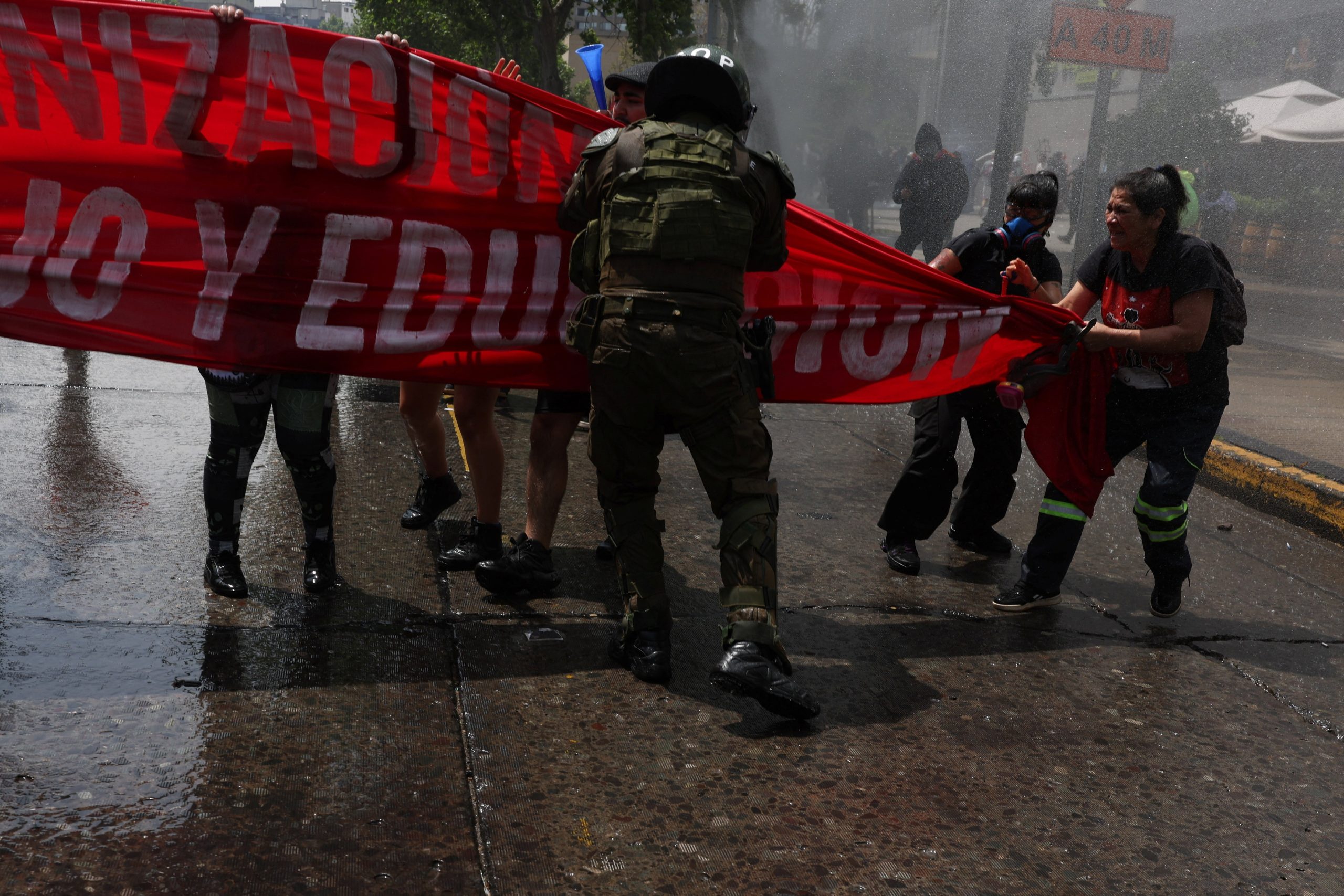 Chile prende 110 pessoas em protestos no aniversário da ‘revolta social’ de 2019