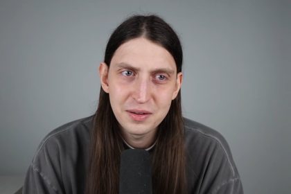 Felca volta ao YouTube um ano após vídeo sobre adultização e fala sobre bullying e fobia social