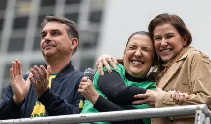 Coordenadora de Flávio sugere trocar servidores por IA e reduzir concurso