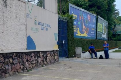 Aulas da rede estadual seguem suspensas em Manaus e Autazes até sexta-feira (23) por causa da fumaça