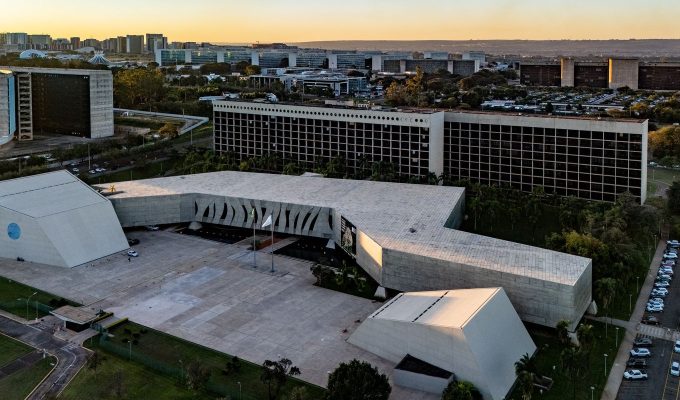 Ao TSE, Meta nega tratamento desigual entre candidaturas presidenciais