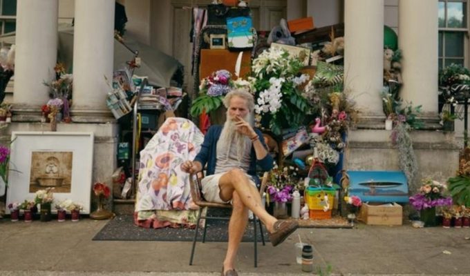O sem-teto que vive na entrada de uma megamansão abandonada em Londres